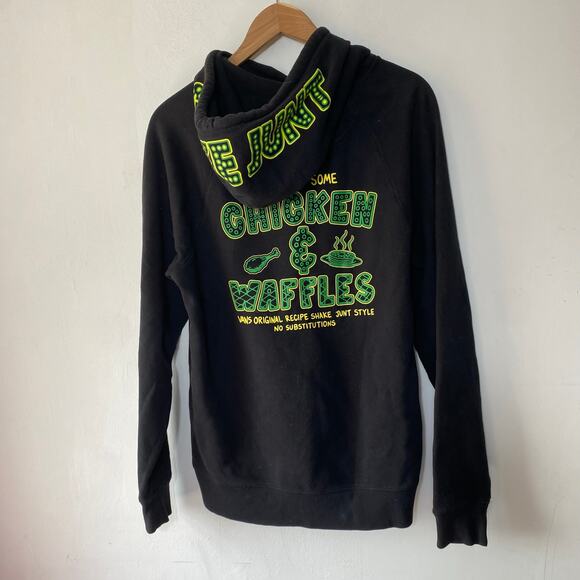 Vans Shake Junt Black M Pullover Hoodie Chicken and Waffles Streetwear Skater - Picture 6 of 8